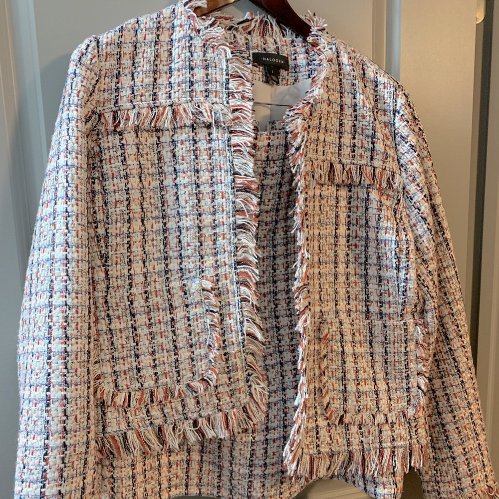 Ladies Halogen pink tweed suit. Fringe finish in jacket. Skirt is 28.5 “ long. - Picture 1 of 3